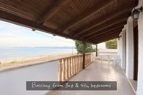 Fenia House On The Beach