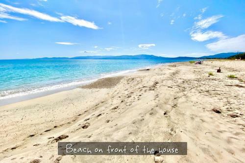 Fenia House On The Beach