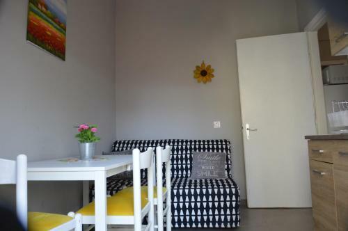 Daisy Apartment