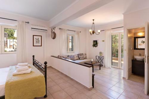 Villa The Artemis Home, Pure Rustic Romance!