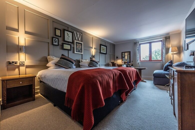 Crown Hotel