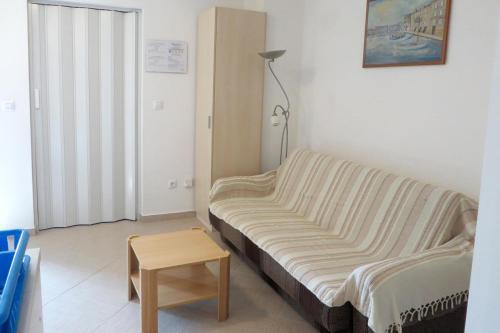 Apartments With A Parking Space Cres - 7876