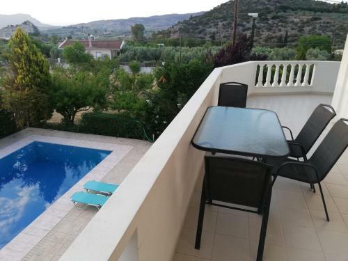 Villa Georgia With Pool