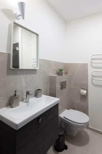 Oak House Apartments