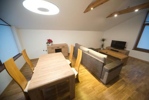 Petro Delux Apartments