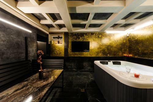 Apartments In Kaunas City Centre With Jacuzzi Bath