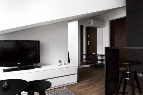 Host Lovers Apartments