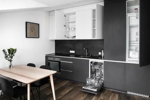 Host Lovers Apartments