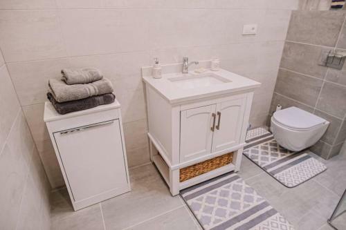 Spacious And Beautiful Kreves Apartment