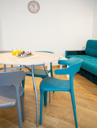 Groundfloor Apartment On The Green Hill