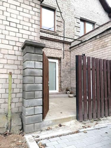 Apartment In Garage With Free Parking