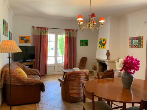 Guest House Alfarrobeiras