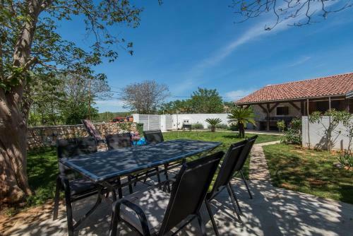 Villa Moki's Debi
