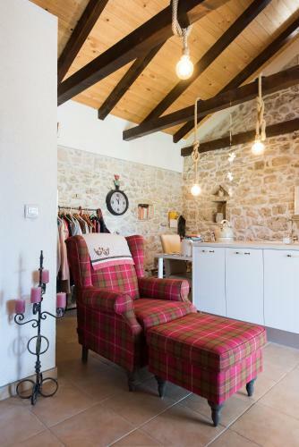 Villa Moki's Debi