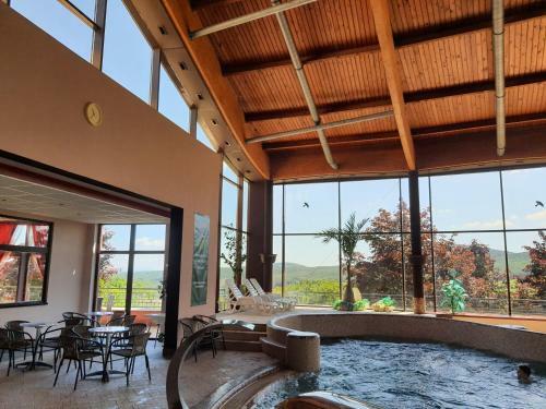 River Lux Apartman 66. Dunaszentmikl�s