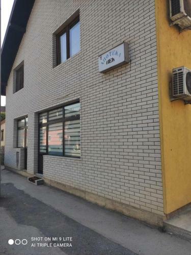 Hostal Apartman Lek