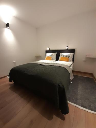 Apartment 12-09