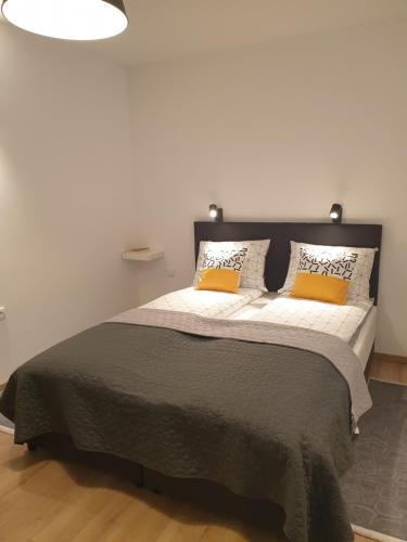 Apartment 12-09