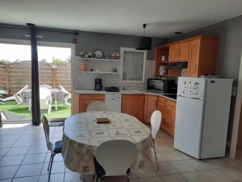 Maison Angles , 4 Pi�ces, 6 Personnes - Fr-1-357-267