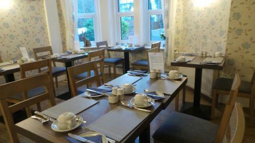 Hostal The Cherry Tree Guest House