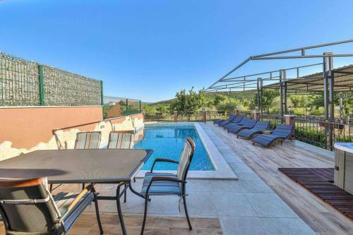 Villa With Pool,sauna, Jacuzzi Near Split,trogir