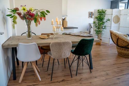 Cosy City Apartment - Water-view And Private Parking