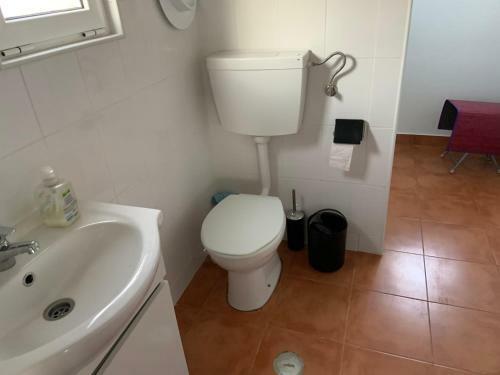 Casinha Em Frente � Lagoa