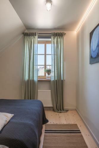 B2 Apartments