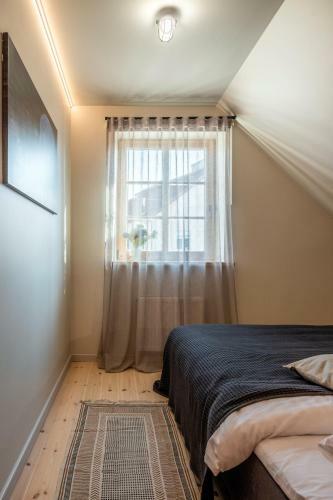B2 Apartments