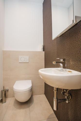 Apartment Status 6