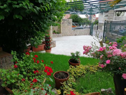 Flower Apartments