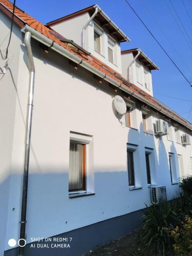 V�lgyf�rd? Apartman