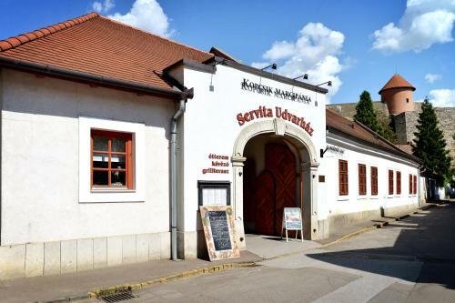 Bed & Breakfast Servita Udvarh�z Eger