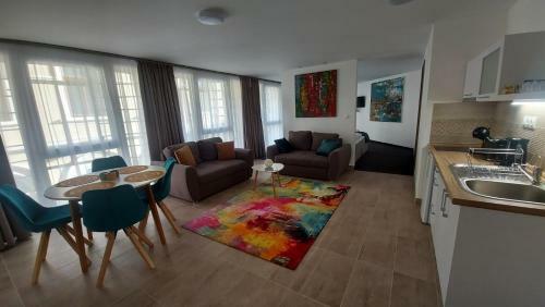 City Center Apartmanh�z
