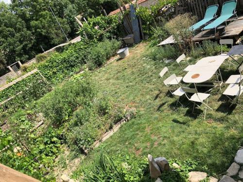 Maison Au Bord de L?eau D?un C�ramiste