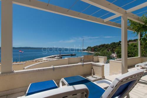 Beachfront Brela Apartments Ljubica