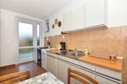 Apartments Mare