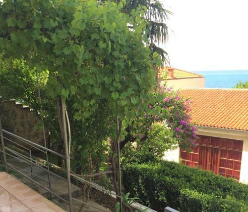 Hostal Berulia Accommodation
