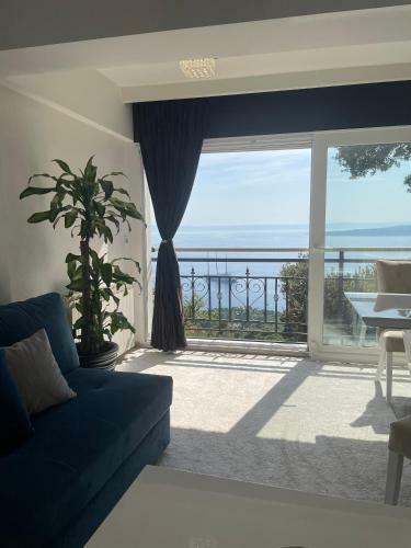 Apartment Seven