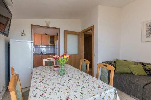 Apartments Ruze - 200 From Sea