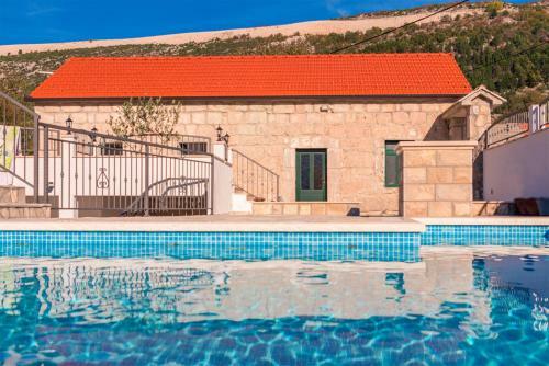 Dvori Stipanovi With Heated Pool