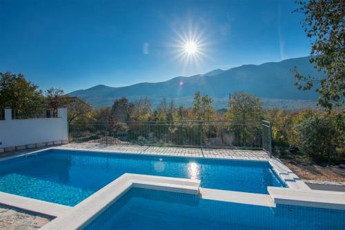 Dvori Stipanovi With Heated Pool