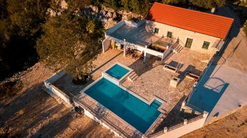 Dvori Stipanovi With Heated Pool