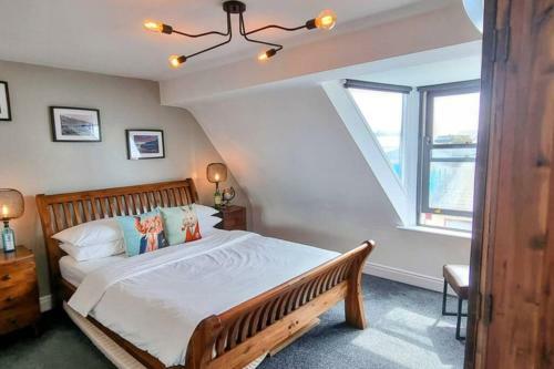 Modern Penthouse Apartment In Cobh Town