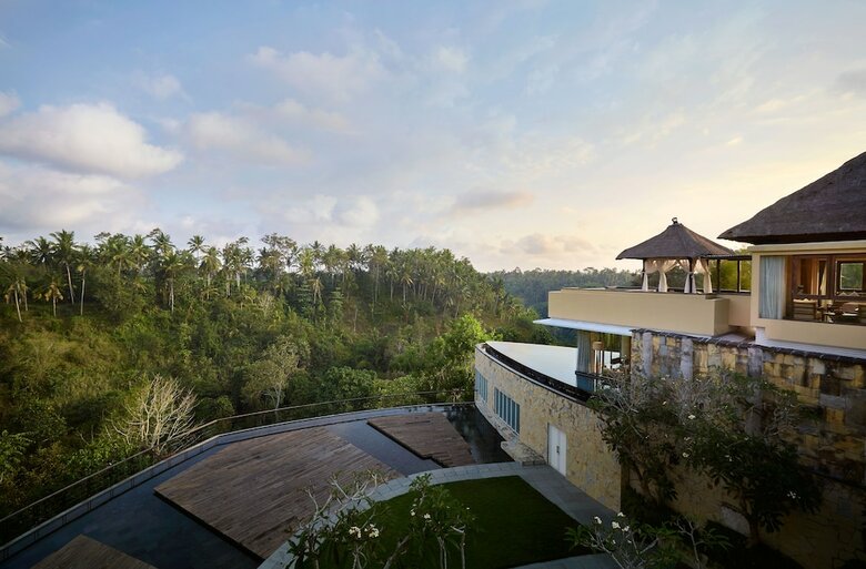 Hotel Kamandalu Resort & Spa