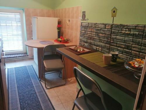 Apartman Red Wall