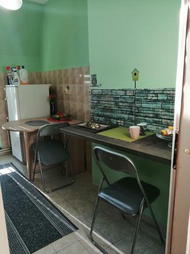 Apartman Red Wall