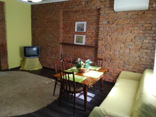 Apartment On Dzhonua Street