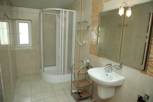 Hostal Mamzyshkha Guest House