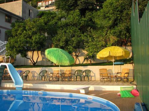 Hostal Mamzyshkha Guest House